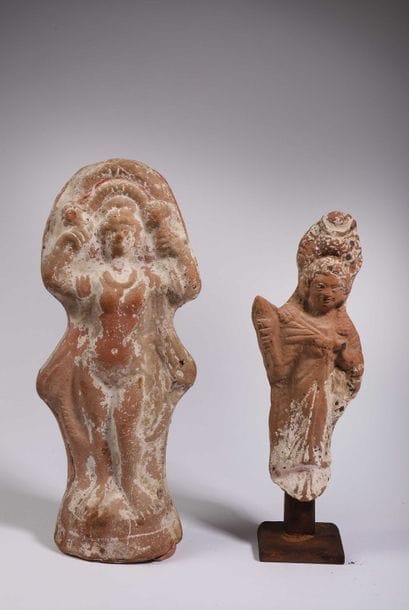 Lot de 2 statuettes 

A : Grande figure d’Isis/Aphrodite...