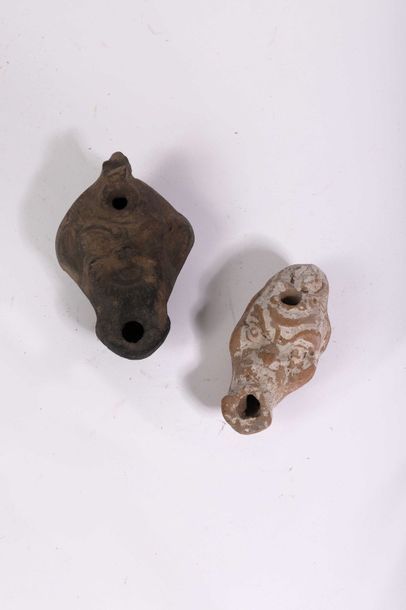 Lot de 2 lampes à huile en forme de grotesques

L...