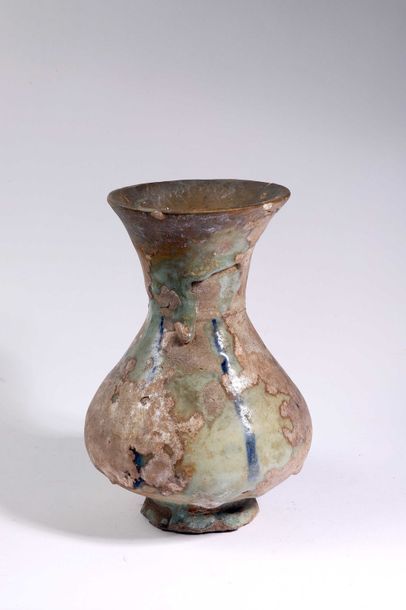 Vase

Céramique à glaçure vert pale et décor...