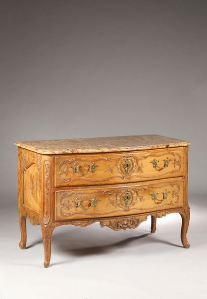 Attribuée à HACHE Pierre, vers 1740.



Importante...