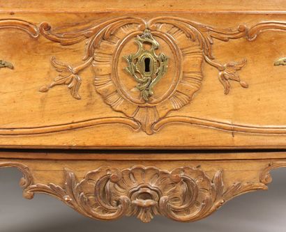 Attribuée à HACHE Pierre, vers 1740.



Importante...