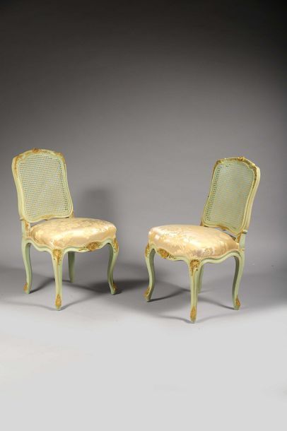 Paire de chaises de salon.

Assise recouverte...