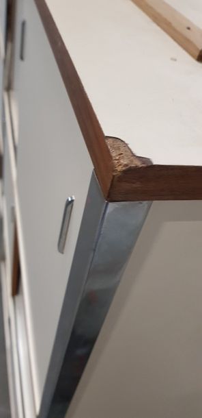 KNOLL INTERNATIONAL FRANCE - Deux meubles...