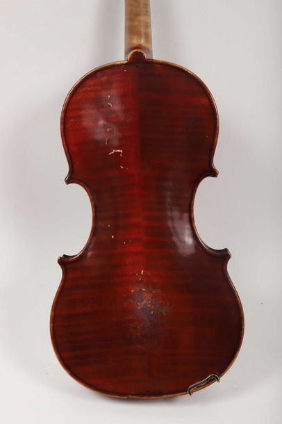 Violon portant une étiquette: 