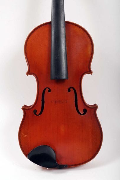 Violon portant étiquette: 