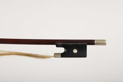 Archet monté maillechort portant la marque...