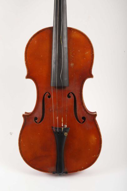 Violon portant étiquette: 