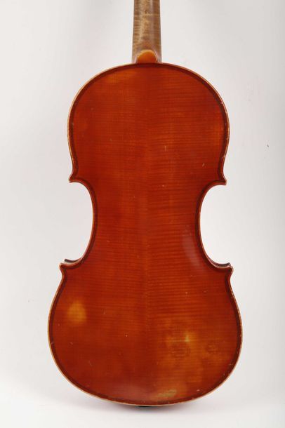 Violon portant étiquette: 