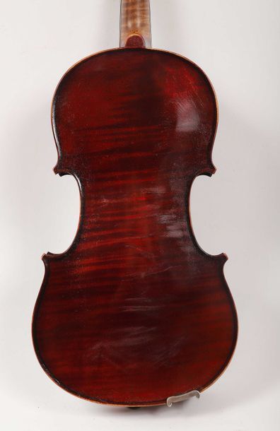 Violon portant étiquette: 