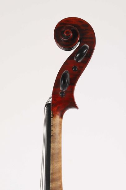 Violon 358 mm

Vernis rouge /brun 

Restaurations

Etui...