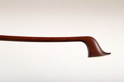 Archet de violoncelle portant la marque au...
