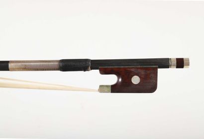 Archet de violoncelle portant la marque au...