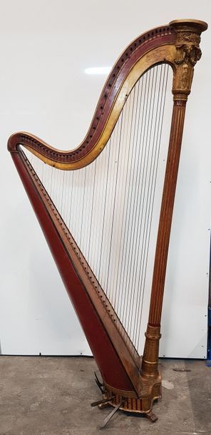 Harpe à 7 pédales (manque 1) en bois peint...