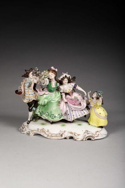 Groupe en porcelaine polychrome allemande.

Le...