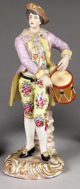 Groupe en porcelaine allemande polychrome.

Le...