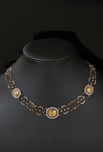 Collier en or deux tons 750°/00 argent et...