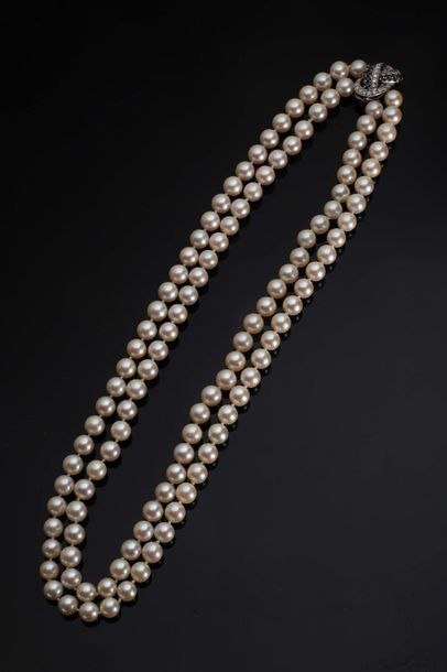 Collier deux rangs de perles de culture reunis...