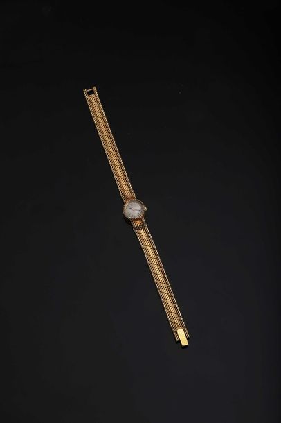 Jaeger Lecoultre. Montre de dame en or jaune...