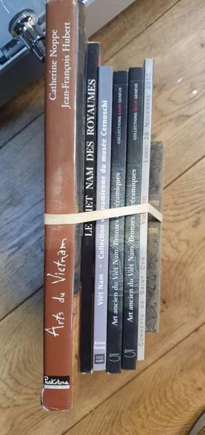 Lot de livres comprenant : - Arts du Vietnam...