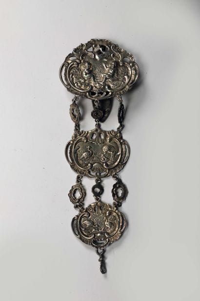 Châtelaine with three links in silver plated...