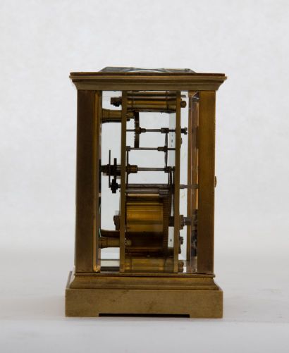 Pendulette à poser signée (cadran et mouvement)...