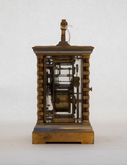 Pendulette de voyage en bronze et laiton...