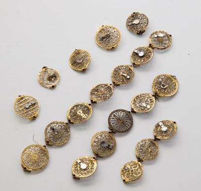 Twenty roosters of medium size watches.