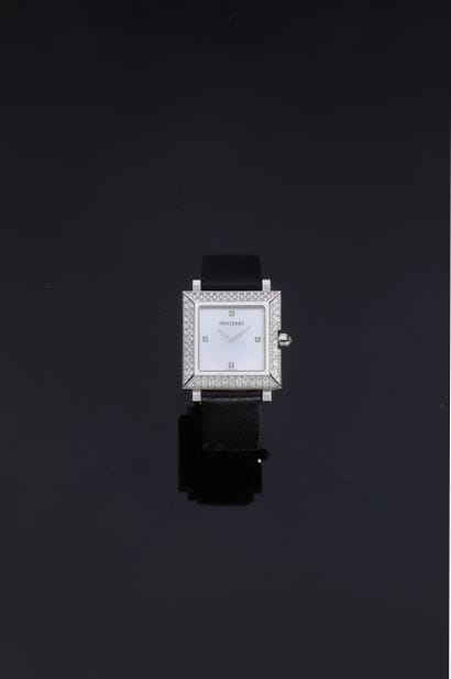 Boucheron. Collection Clou de Paris Carrée.

Montre...