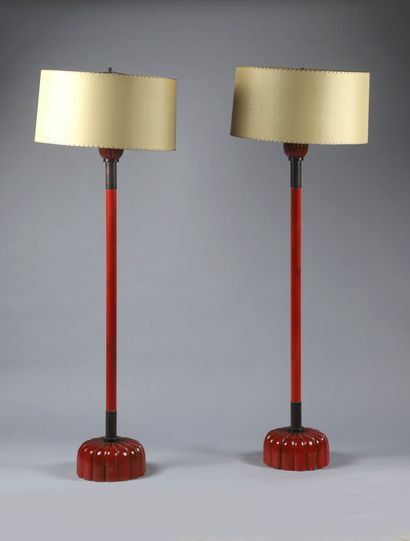 Paire de bougeoirs montés en lampadaires...