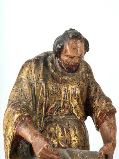 Deux statuettes sculptées en demi ronde-bosse...