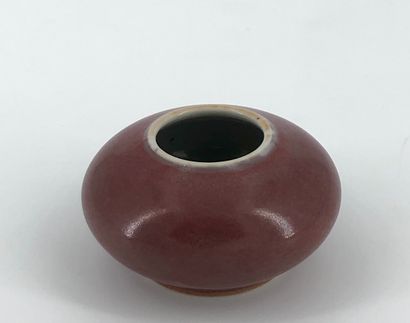 Small mule liver colored painter's cup 

China,...