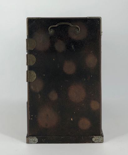Japan, Meiji period



Wood and lacquer cabinet...