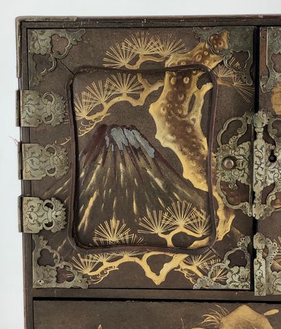 Japan, Meiji period



Wood and lacquer cabinet...