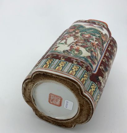 Four-lobed baluster vase in porcelain and...