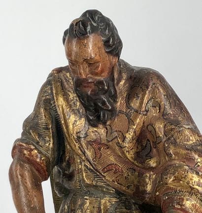 Deux statuettes sculptées en demi ronde-bosse...