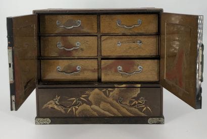 Japan, Meiji period



Wood and lacquer cabinet...