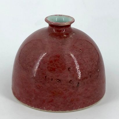 Porcelain and enamel painter's cup with mullet...