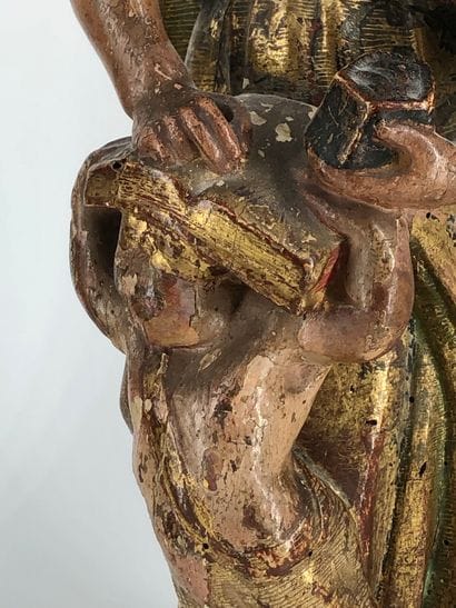 Deux statuettes sculptées en demi ronde-bosse...