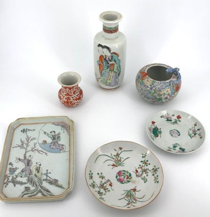 A lot of porcelain, including a baluster...