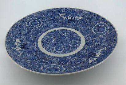 Large blue and white porcelain dish, decorated...