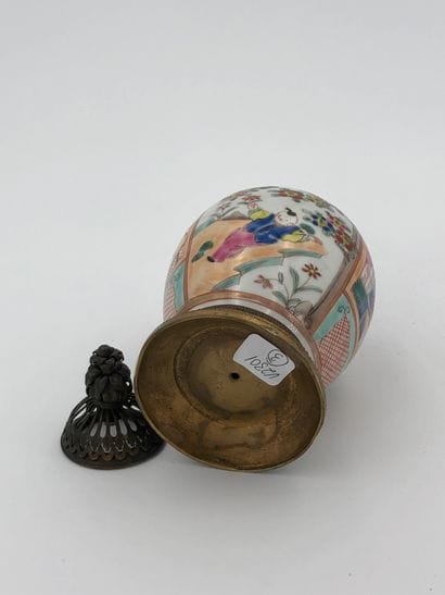 Small baluster vase in porcelain and enamels...