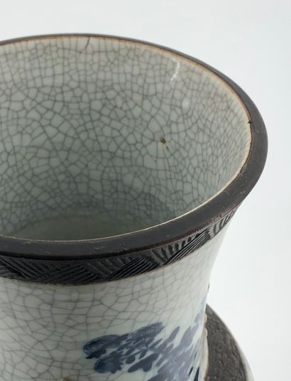 Baluster vase in cracked porcelain, decorated...