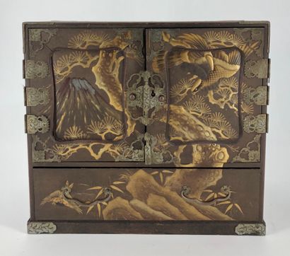 Japan, Meiji period



Wood and lacquer cabinet...