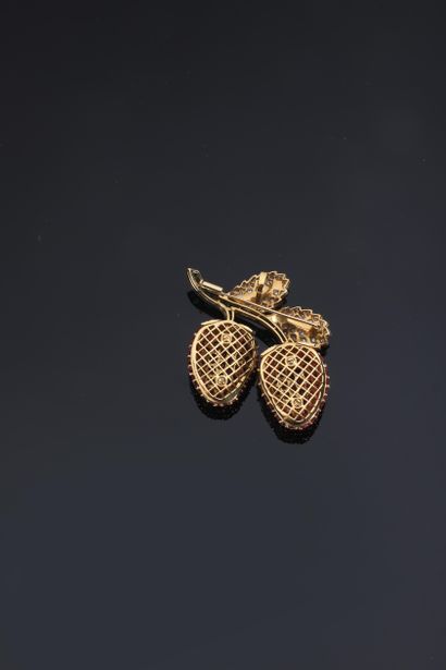 Broche pendentif figurant une branche de...