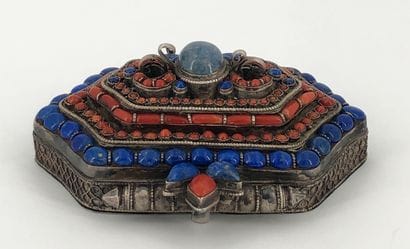 Tibet, 20th century,



Covered box in silver...