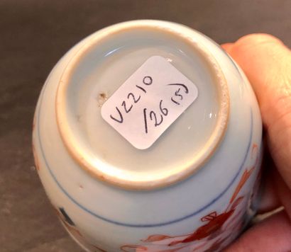 Lot of 5 pieces, in blue-white porcelain...