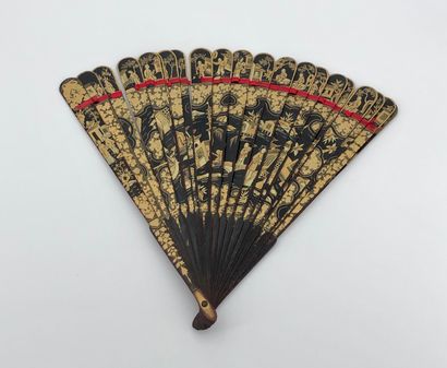 Gold lacquered wood fan, decorated with scenes...