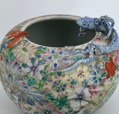 A lot of porcelain, including a baluster...