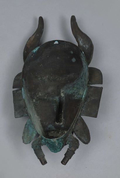Masque de type kpelie Senoufo, Côte d’Ivoire

Alliage...