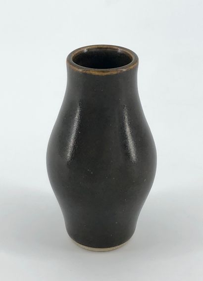 
Vase of mastery 

Enamel tea dust

China,...